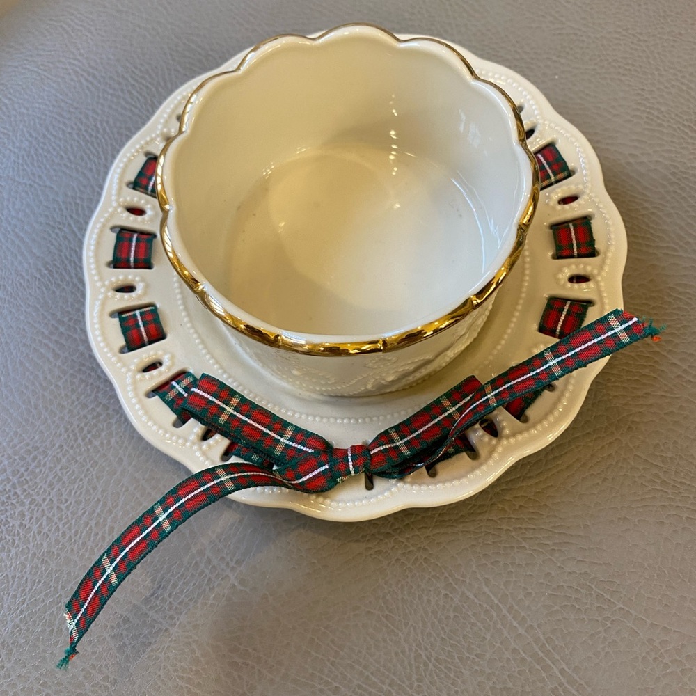 Lenox Cream and Gold Candle Holder with Plaid Accent